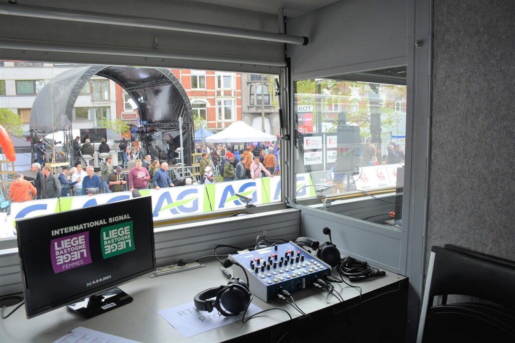 Cabine commentateur lors de LBL 2023 - Maison du Cyclisme Aywaille - Cyclisme Aywaille