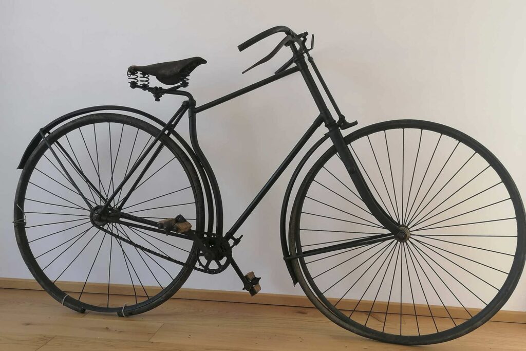 Safety - Collection de Vincent Piette - Maison du Cyclisme à Aywaille - objets de collection - Collectors' items - Cyclisme aywaille musée, vélo